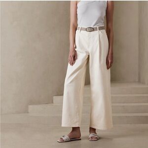 Banana republic wide leg crop jeans size 2 in ecru